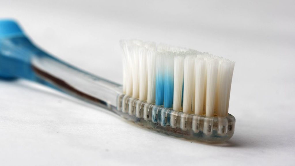 How to Choose the Right Toothbrush and Toothpaste for Your Needs